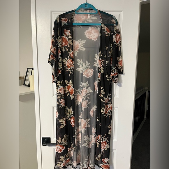 Beach cover up - Picture 2 of 3